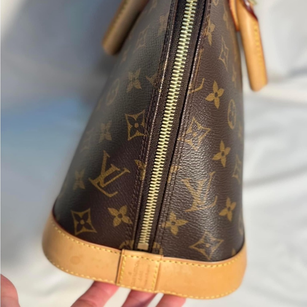 Louis Vuitton Monogram Alma PM - Picture 9 of 11